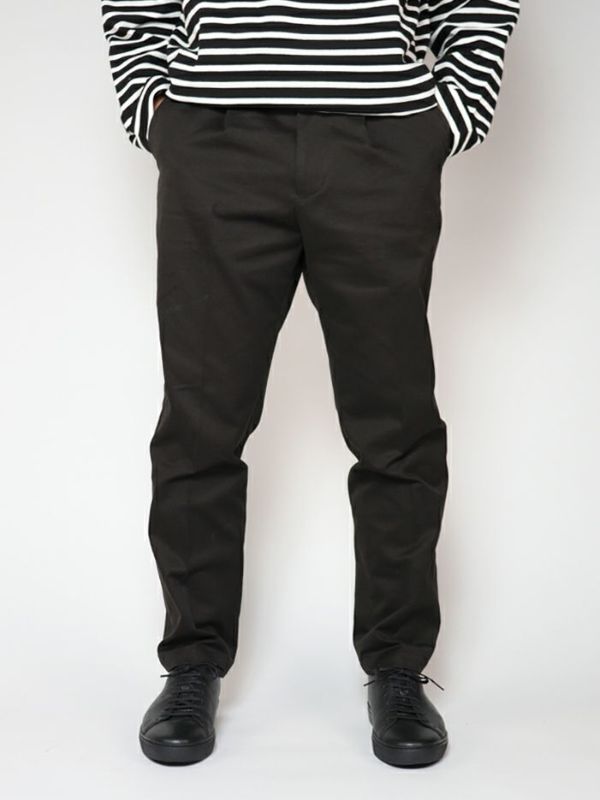 新品 tilt the authentics Chino 1タック チノ パンツ tilt the authentics (チルト ザ オーセンティクス) 1 Tuck Slim