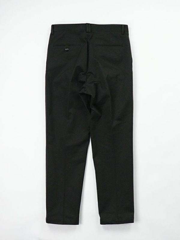 新品 tilt the authentics Chino 1タック チノ パンツ ベルト付きの渋いパンツ。tilt the authentics / Belted 1tuck