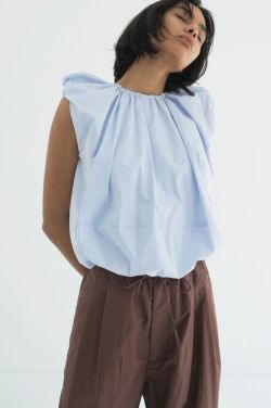STANDARD」に現代的な柄、素材、デザインを取り入れ新しい